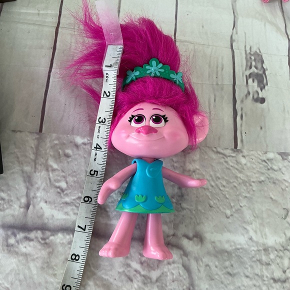Hasbro 2019 Trolls POPPY TROLL Plastic Toy Figure And friends set of 4 - Picture 5 of 7